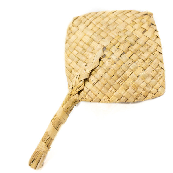 Abanico De Hojas De Coco / Coconut leaf fan (4.0 oz)